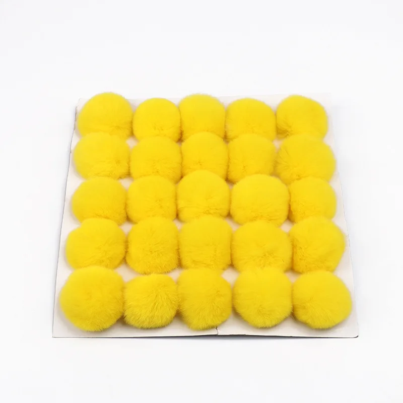 Рисунок 2 - Помпоны из натурального меха кролика Рекс