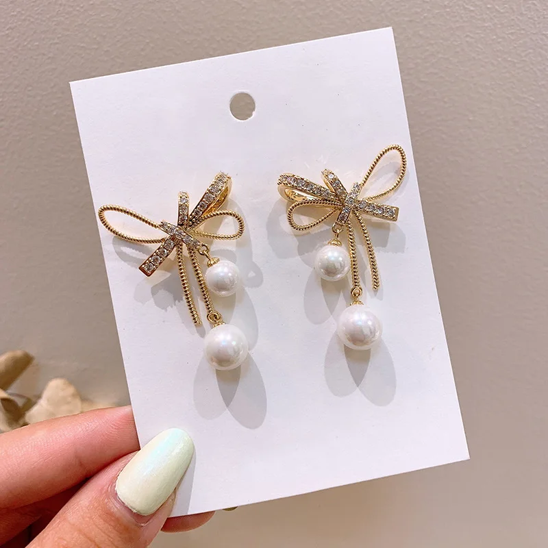

Elegant Korea Design Pearl Stud Earrings Bowknot Earrings For Women Flower Bee Ear Stud Girls Fashion Party Wedding Jewelry