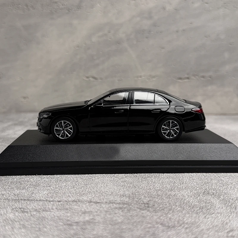 Фото ISCALE 1:43 E450 W214 E-Klasse E300 Имитация модели автомобиля из сплава №2