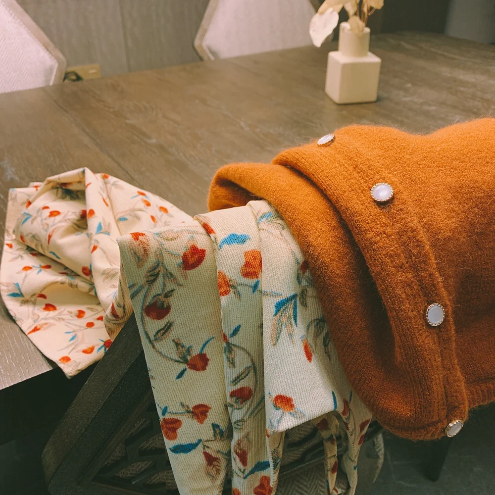 Orange Raccoon Velvet Knit cardigan Women Spring and Autumn 2024 New Korean Sle Short Retro Round neck sweater Outerwear Top