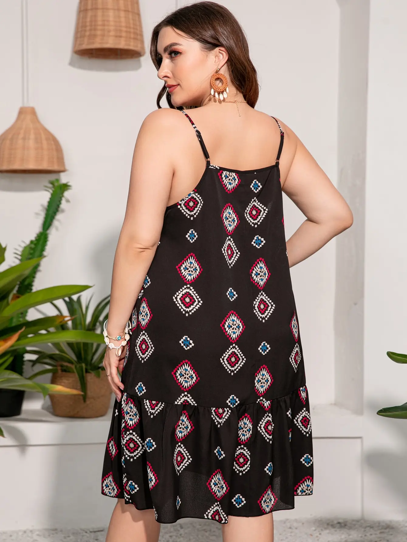 Рисунок 2 - Женское платье на бретельках Finjani