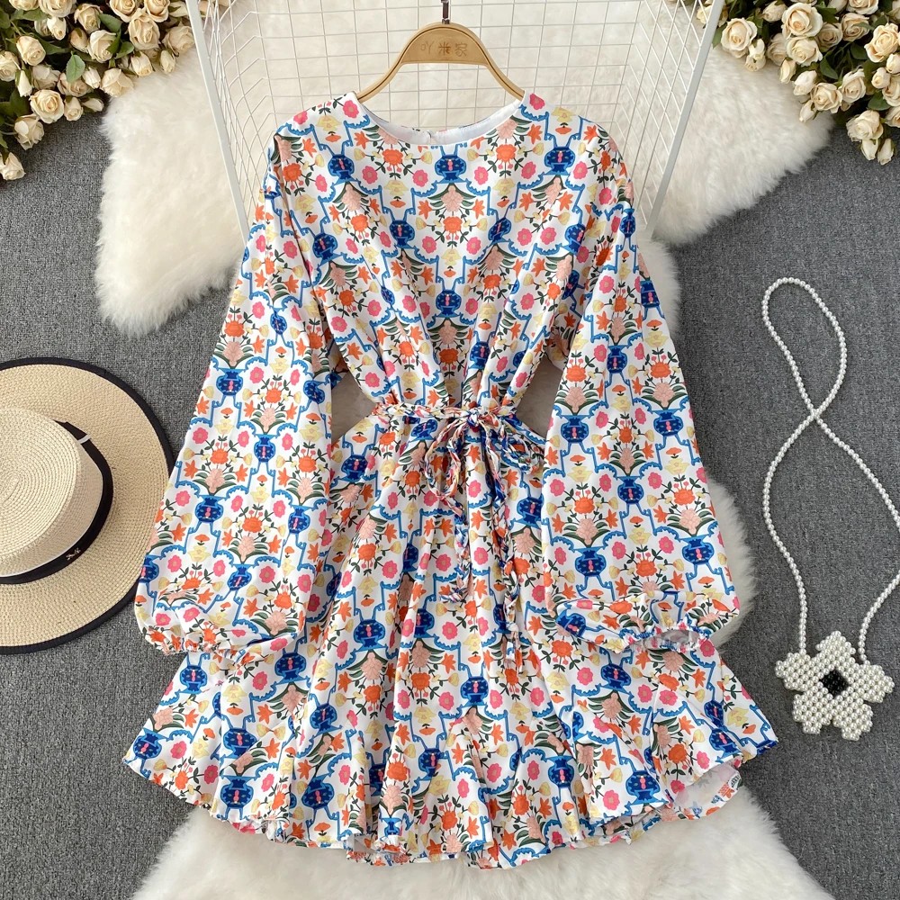 

Платье-трапеция с длинным рукавом и цветочным принтом