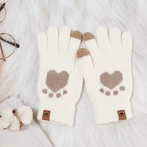 Женские плюшевые варежки с сердцем