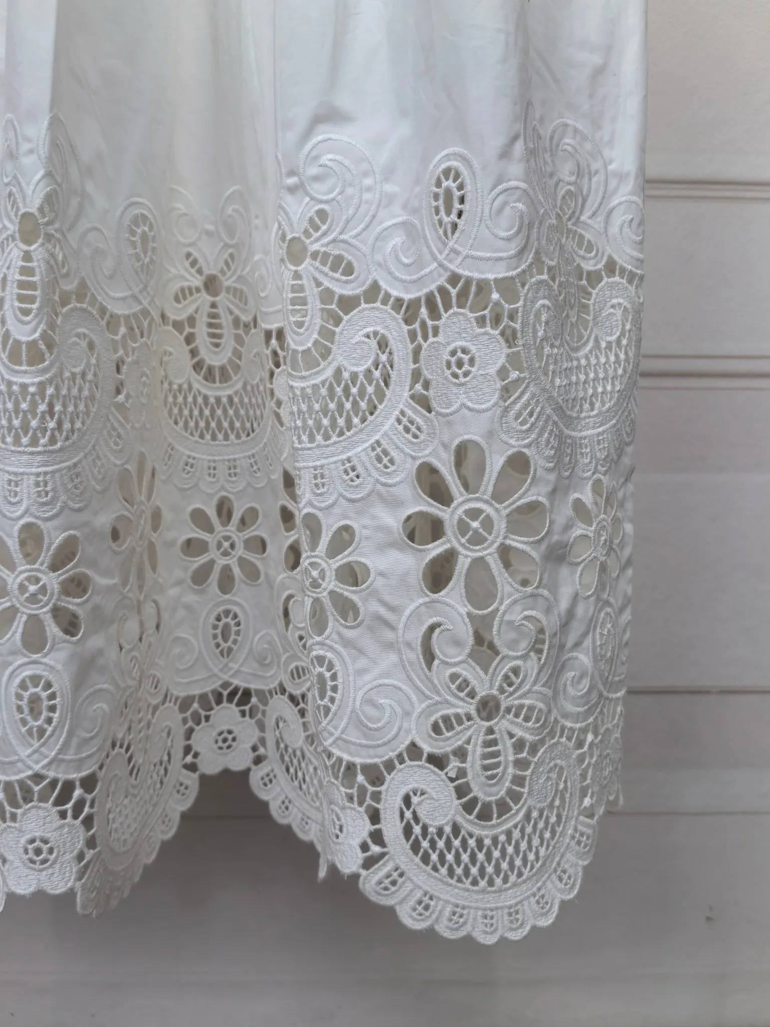 Женская хлопковая туника с вышивкой и V-образным вырезом