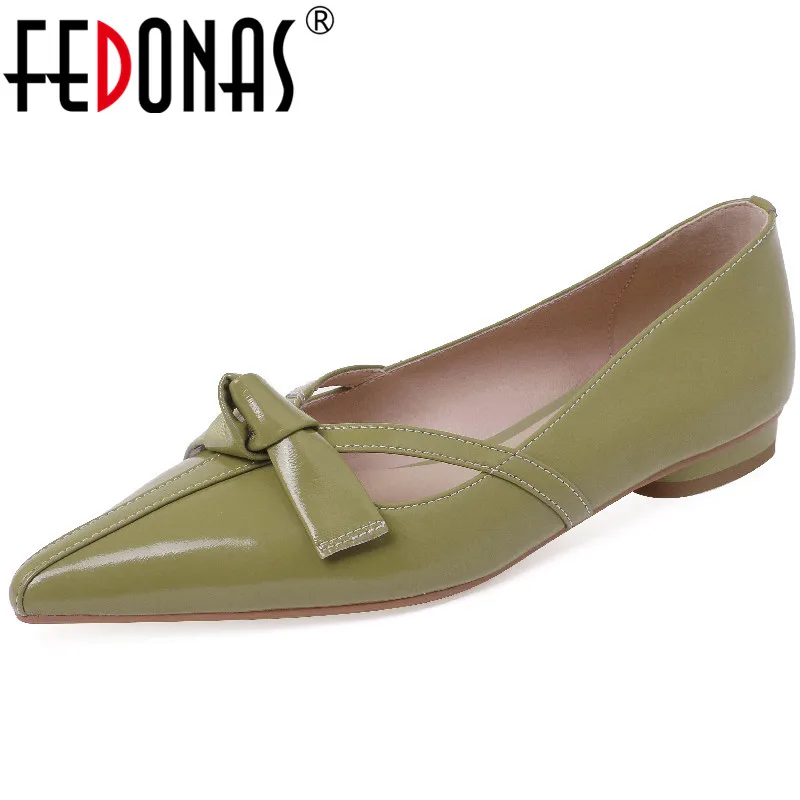 

Женские туфли-лодочки с бантом-бабочкой FEDONAS, черные туфли из натуральной кожи на низких каблуках с острым носком, офисная обувь на весну-осе...