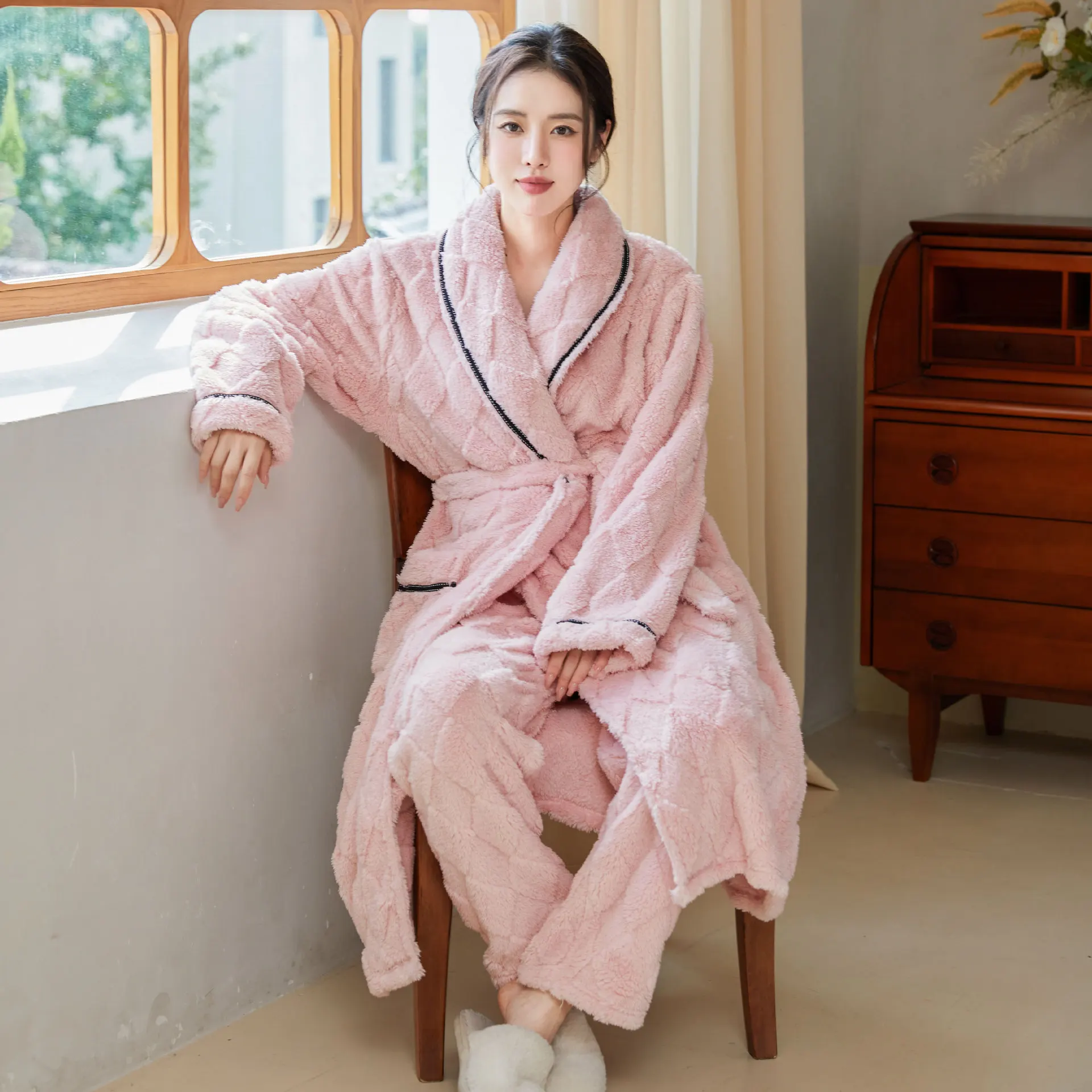 Коллекция осень-зима 2023 одежда для отдыха женский модный удобный халат толстый