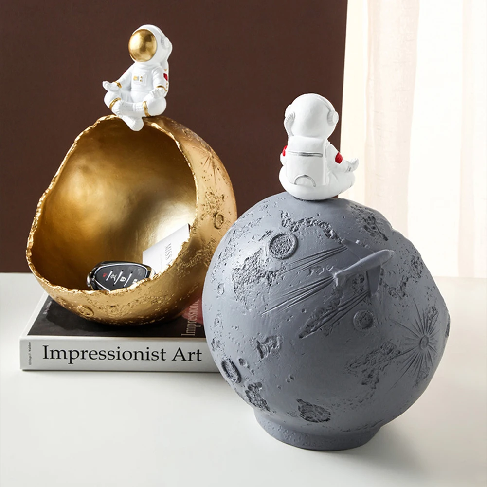 

Nordic Astronaut Statue Resin Figurine Fruit Snacks Candy Tray Desktop Ornaments Key Storage Plate Sculpture Home Decor