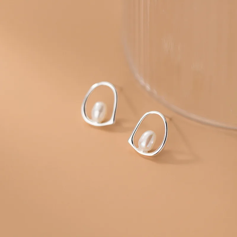 

Женские серьги-гвоздики из серебра 925 пробы с пресноводным жемчугом