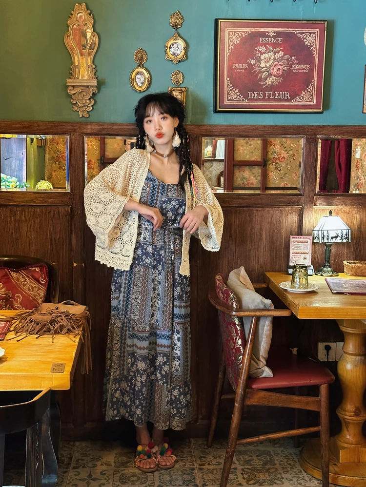 Версия короткого верхнего платья Bohemian Sun с вырезом и широкими рукавами |