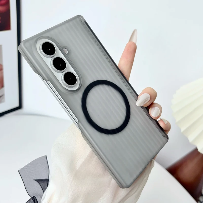 Фото Чехол для Samsung Galaxy Z Fold 8 Ultra Z Fold 7 6, магнитный, матовый, полупрозрачный, гофрированный, из твердого поликарбоната, с защитой шарнира, прозрачный чехол. №2