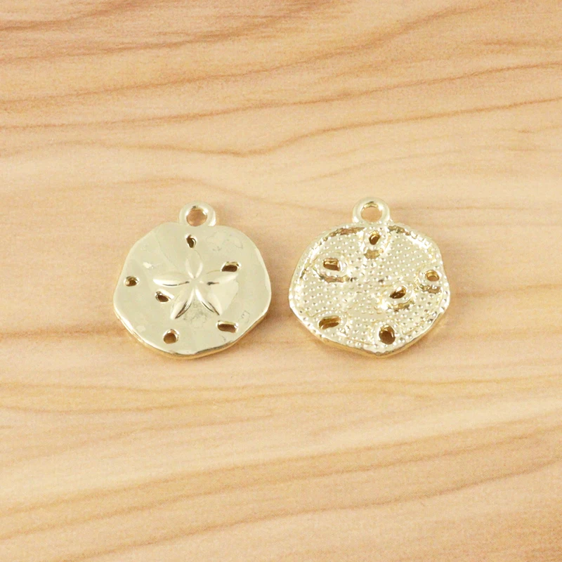 Рисунок 2 - Золотой песочный доллар с шармами