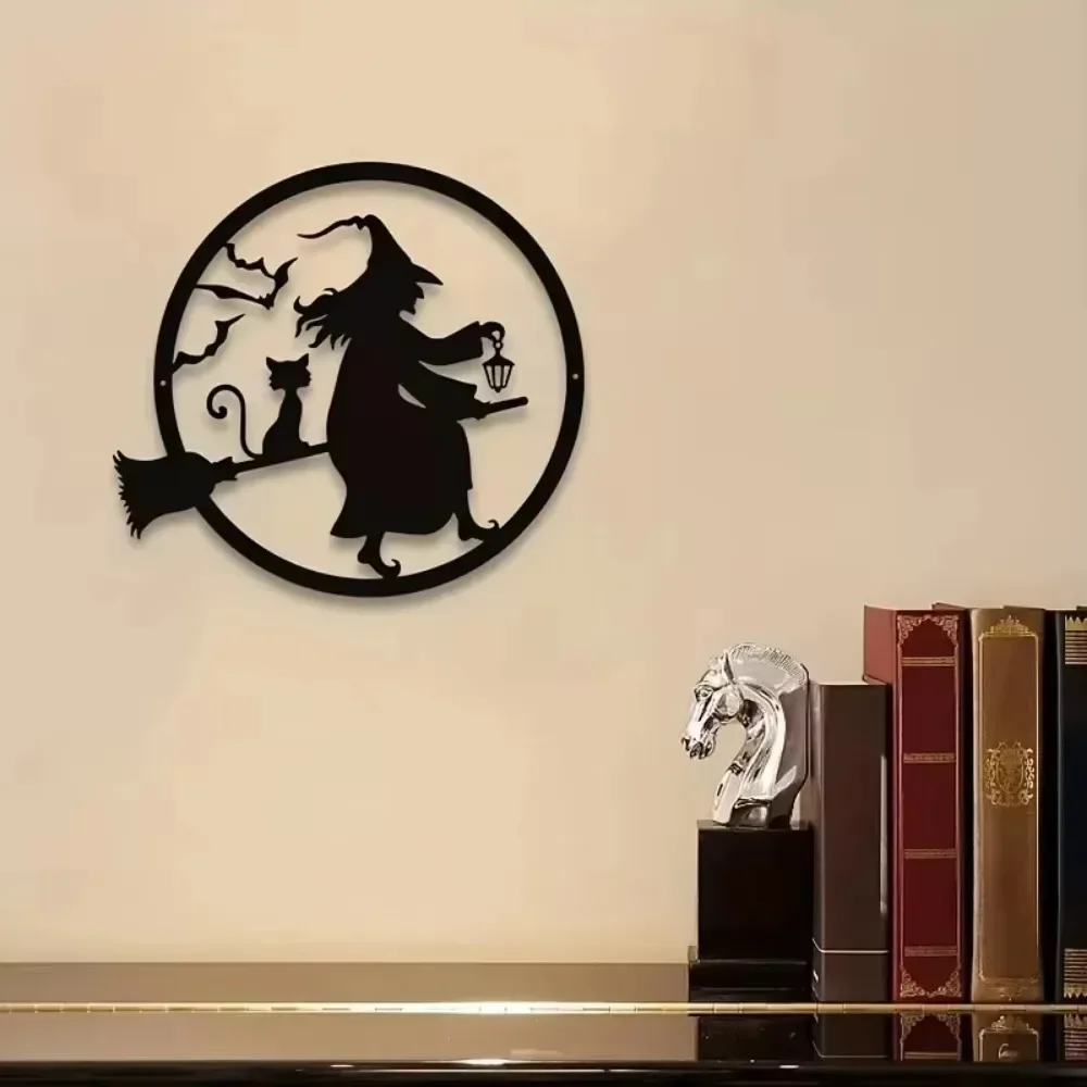 Металлическая настенная вешалка Железная ведьма: очаровательное черное