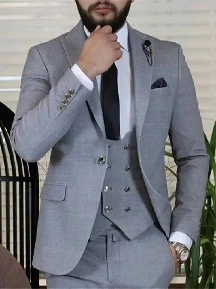 

Новейший дизайн, серый мужской костюм из 3 предметов, приталенный стиль, мужской деловой смокинг для жениха (пиджак + жилет + брюки)