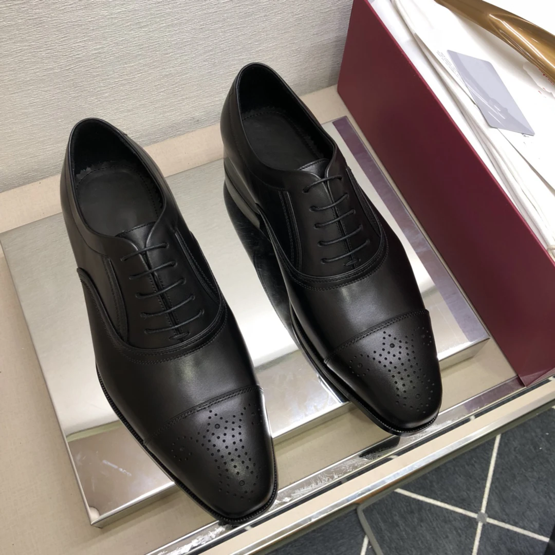 

Light luxury formal business shoes, pure high quality, 1:1 comparison! Fabric: original calf! Inside: