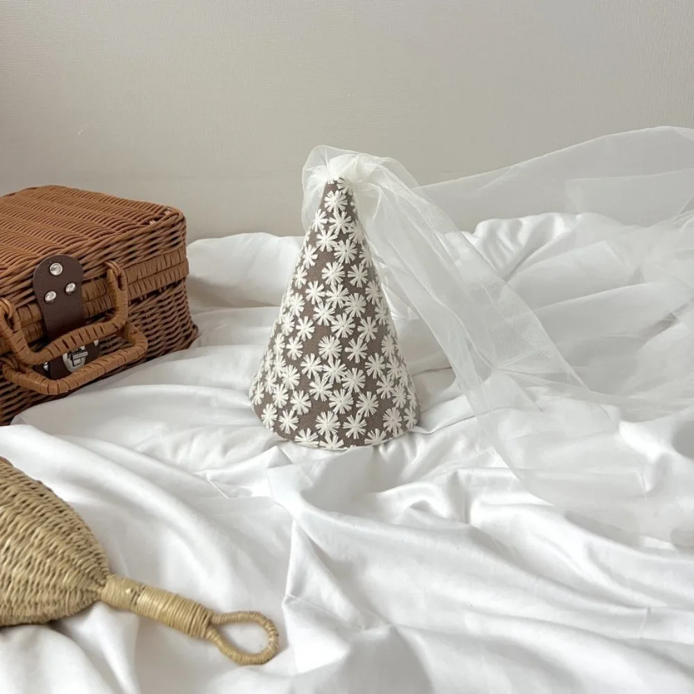 

Розовая, желтая, белая марлевая шляпа с днем рождения