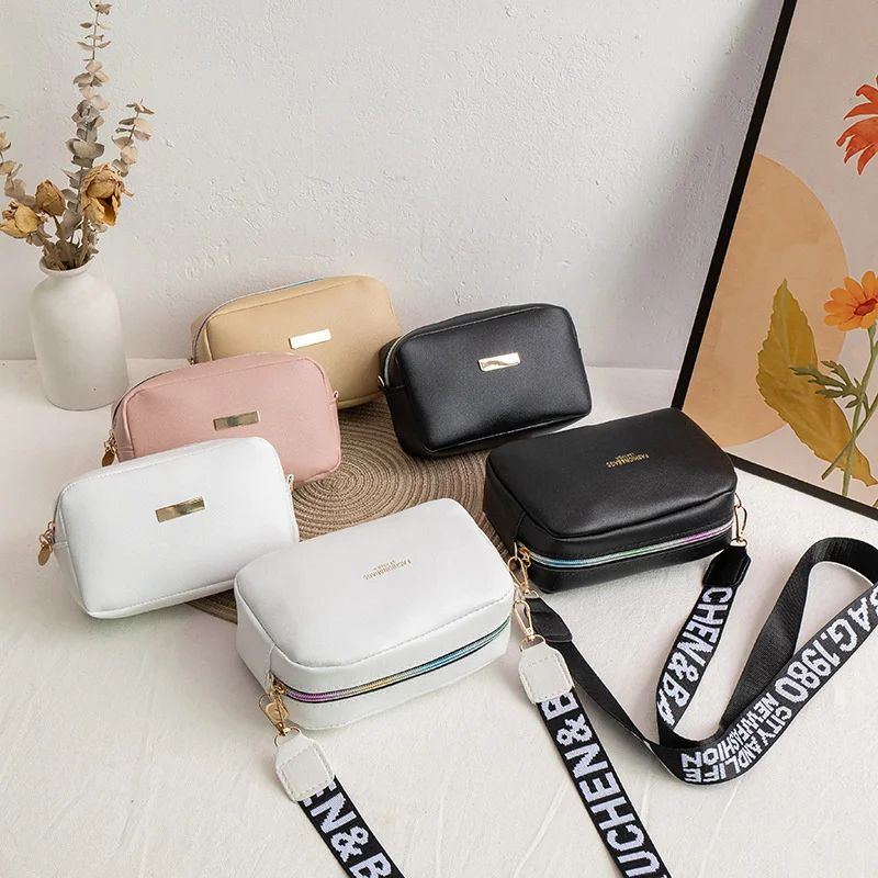 

Fashion Chain Ladies 2023 Bag Lingge Embroidery Small Messenger Bag for Women Camera Female Shoulder Bag Phone Purse Clutch
