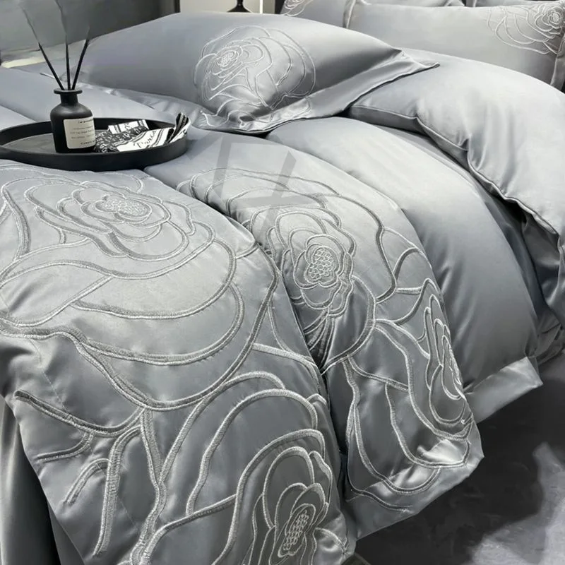 Роскошный комплект из четырех предметов стираного ледяного шелка премиум-класса