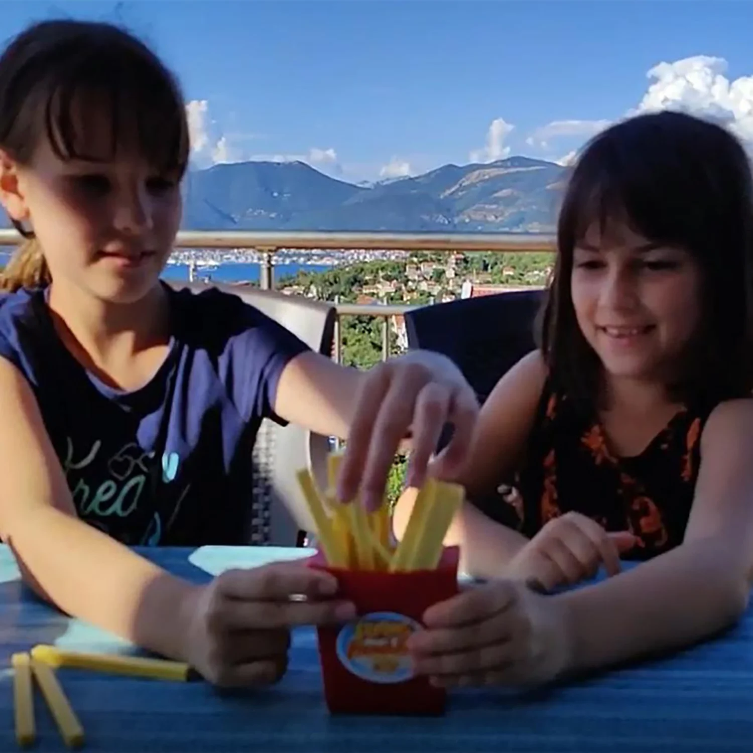 Игрушки с прыгающим картофелем фри веселые встречи настольные игры