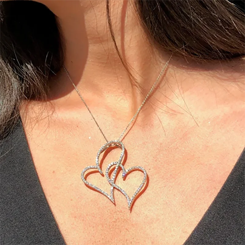 Роскошное женское ожерелье с подвесками в виде сердец