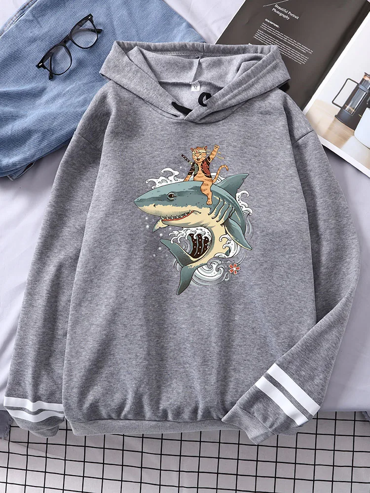 

Женские худи в стиле укиё-э с принтом «сидящая на акуле», Модный пуловер оверсайз, Японский Женский свитшот в стиле Харадзюку