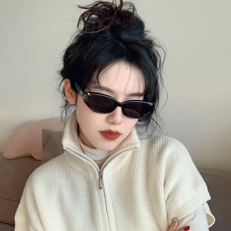 

Yuumi Rococo Sunglasses For Women Mens Black Eyewear Cat eye MGlasses Spy Fashion Oversized Luxury Designer Brand Jennie Korea