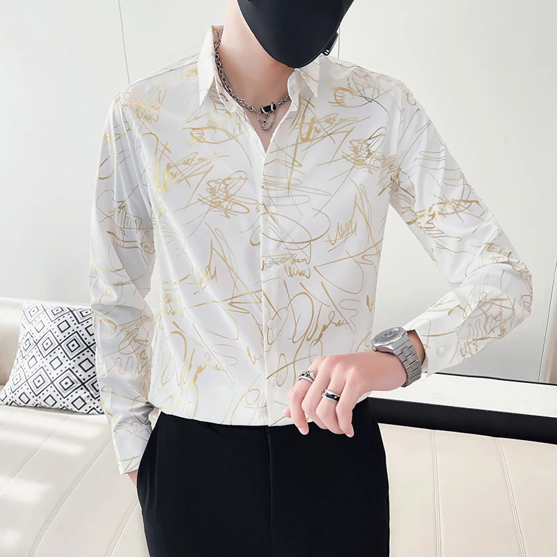 Мужская приталенная рубашка в полоску с длинным рукавом и отложным воротником