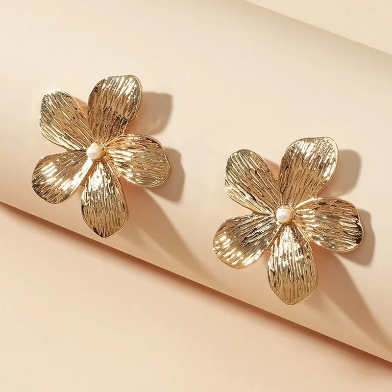 Винтажные большие серьги с металлической вставкой и жемчугом