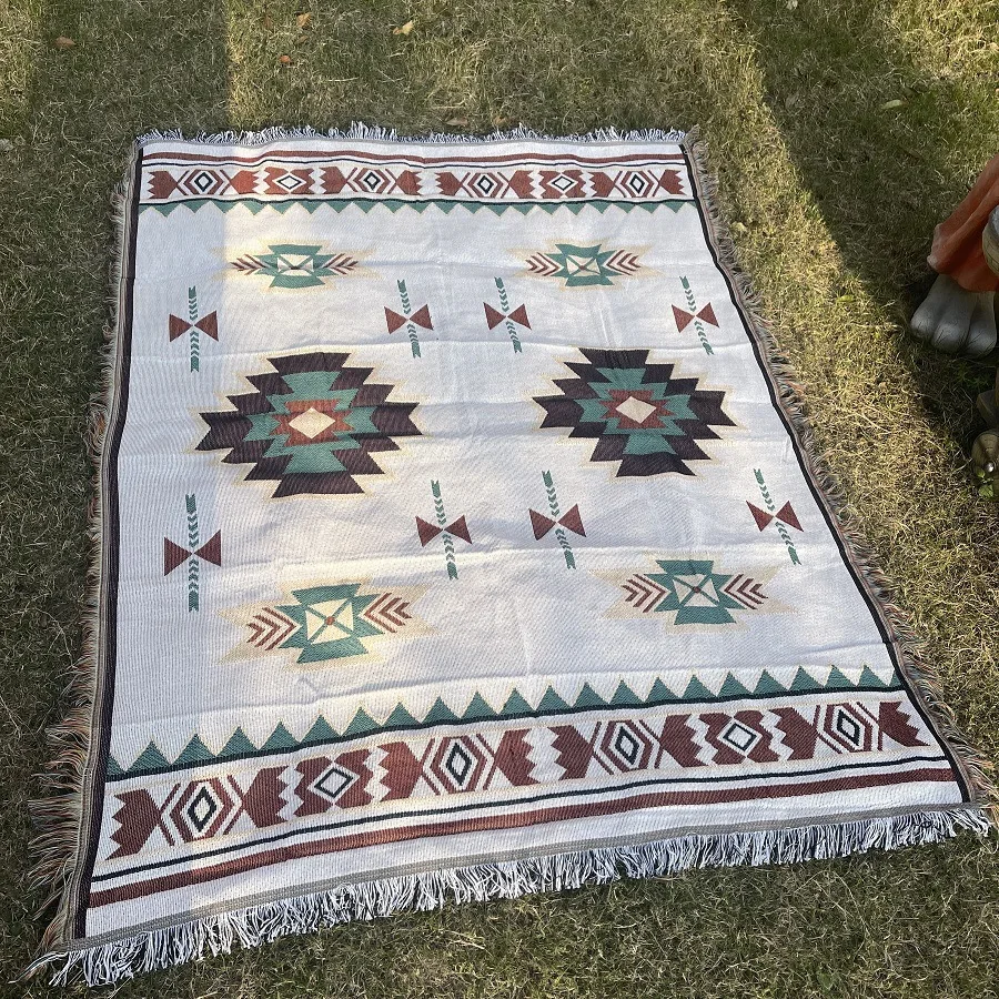 

Пледы с геометрическим рисунком, коврик, богемное вязаное пляжное одеяло из ниток на кровати, диван, полотенце для кровати, клетчатый гобеле...