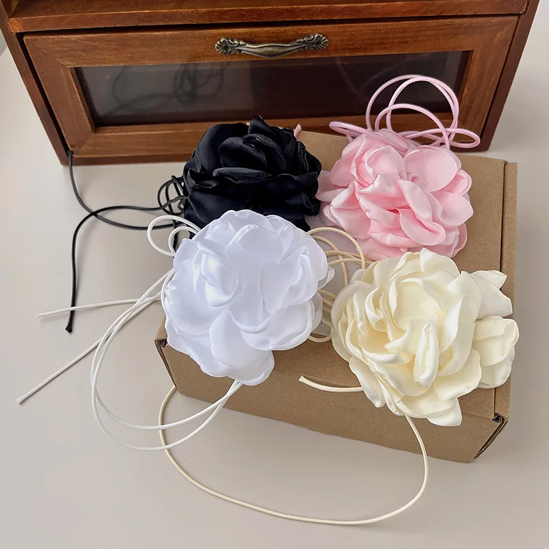

Exaggerated Large Flower Necklace for Women Creative Rose Flower Straps Design Collarbone Chain Party Jewelry Accessories Gift