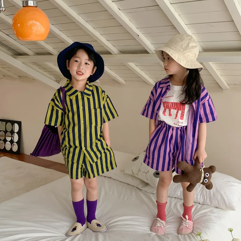 

Комплект детской одежды из 2 предметов, повседневные шорты с вертикальными полосками, отложным воротником и короткими рукавами, лето 2022