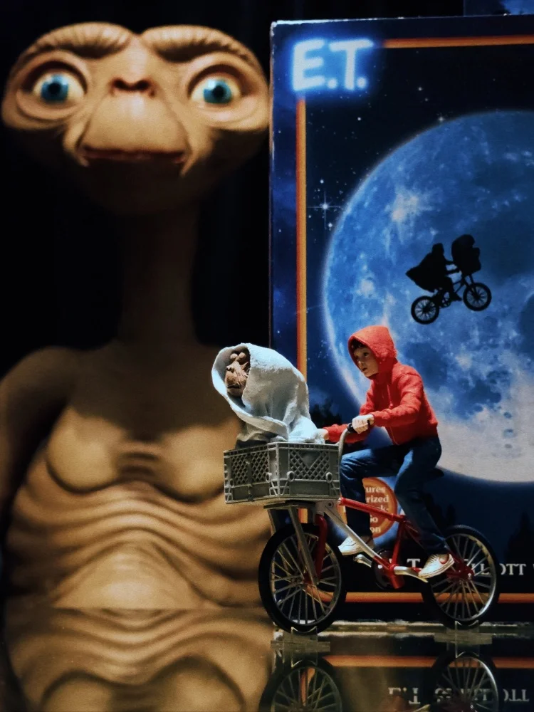 Neca E.T. Экстра-Эфир 40-й годовщины &amp Эллиот с велосипедом Ver Аниме экшн-фигурка