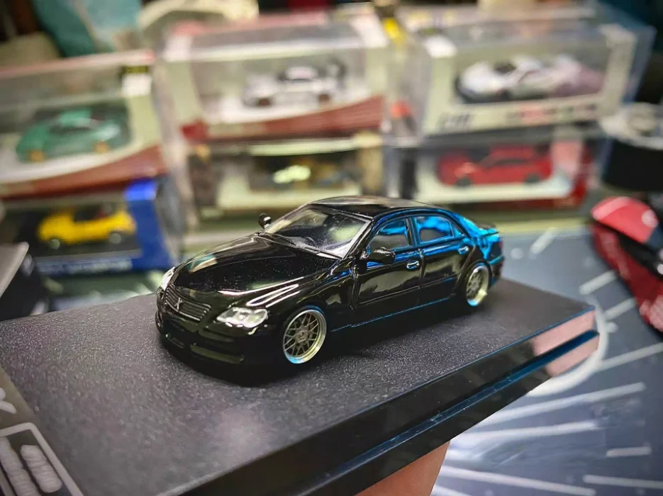 

1:64 Toyota Reiz Modified Version Pearl Black Limited Edition Metal Static Car Model Toy Gift