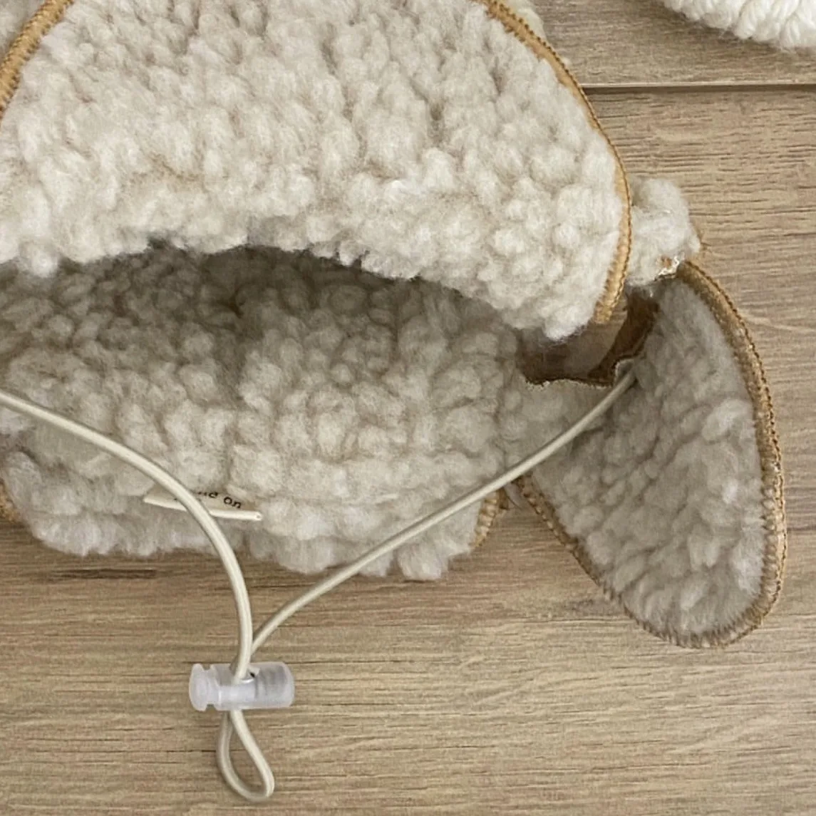 Осенне-зимняя плюшевая теплая и ветрозащитная шапка из овечьей шерсти для