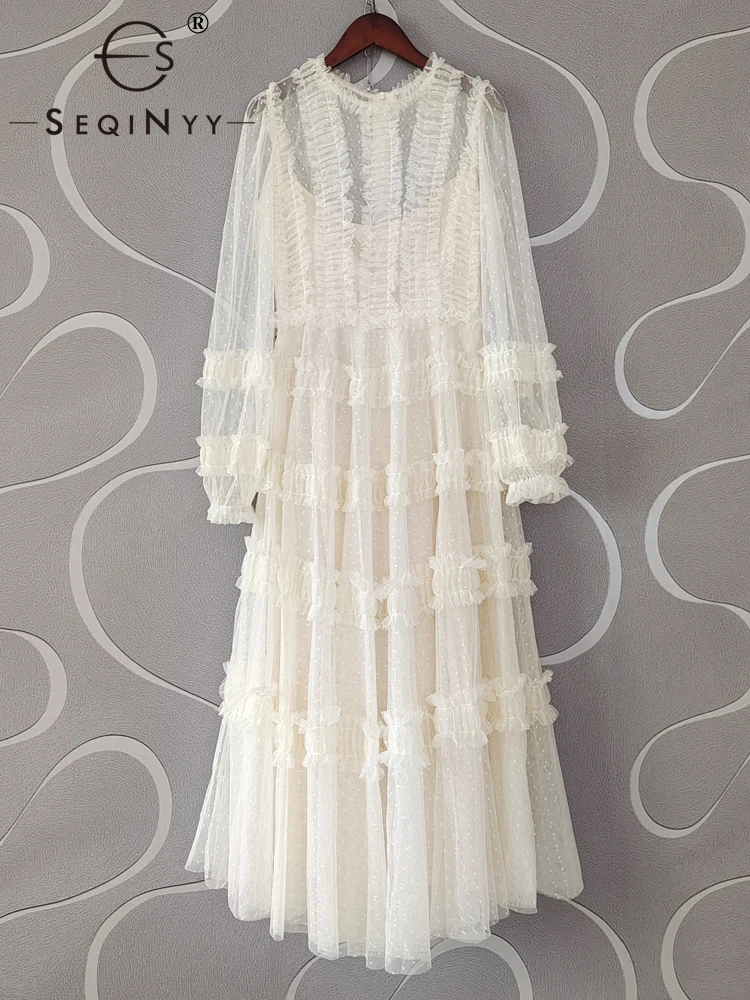 

Женское платье-миди в горошек, с оборками