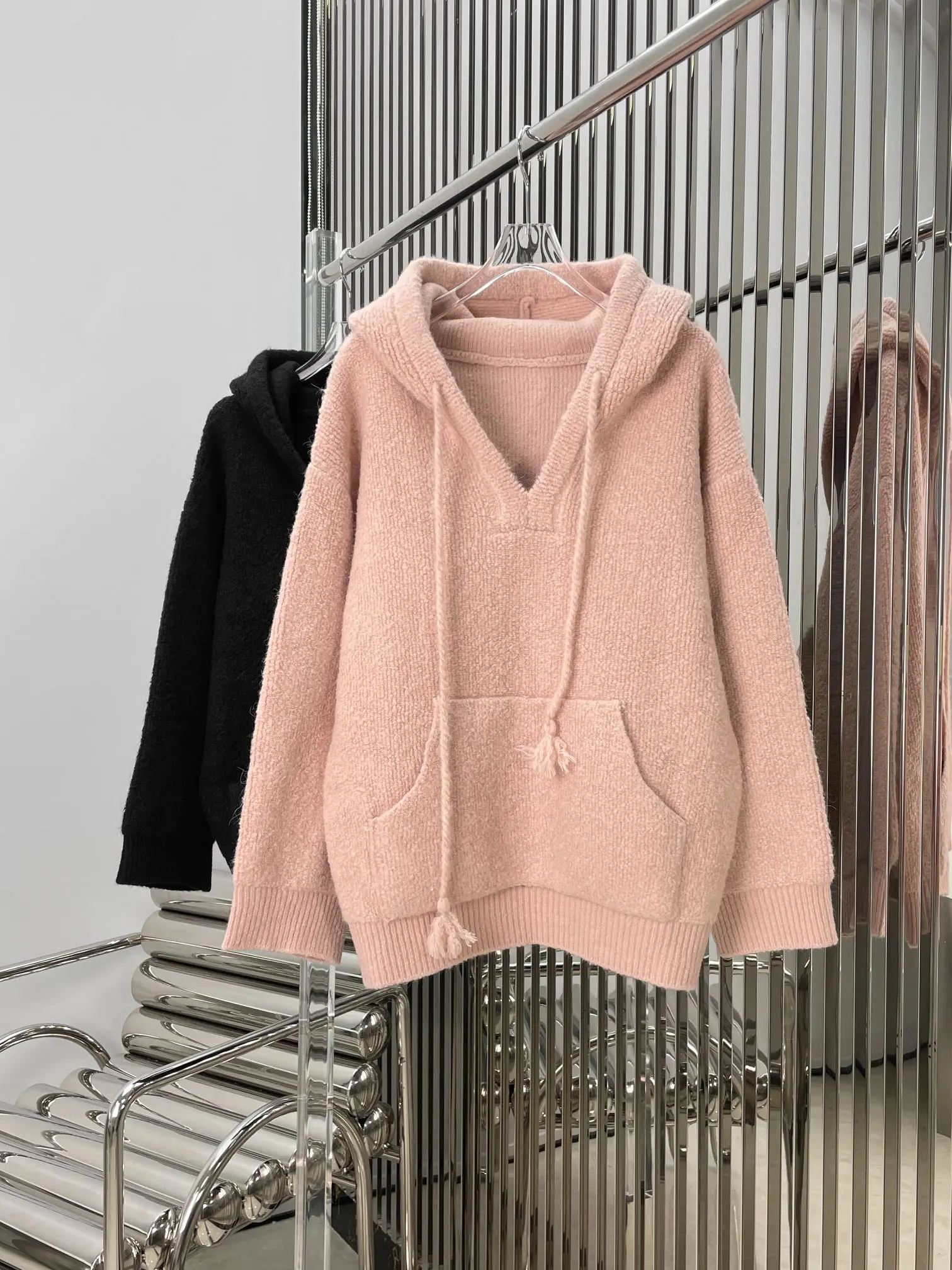 

2023 Ранняя весна Модная новинка Женская одежда Свободный вязаный свитер с капюшоном 0317