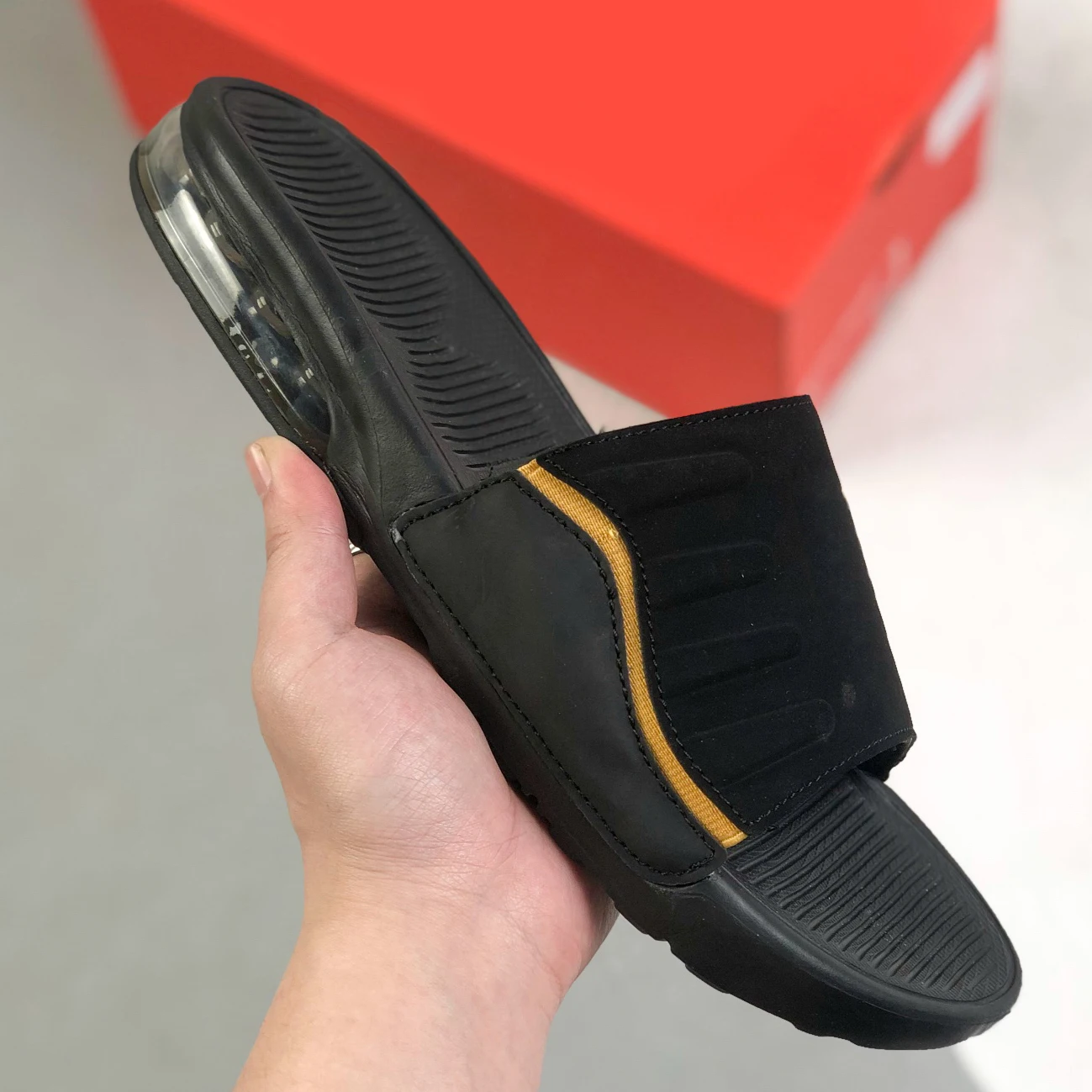 

90 Men Slipper Cushion Man Shoes Breathable Increased Design Outdoor Footwear Unisex Size