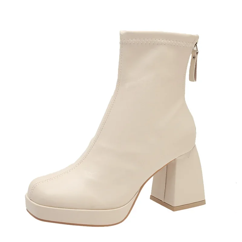 Короткие ботинки Chelsi женские белые на высоком каблуке до щиколотки осень/зима 2023