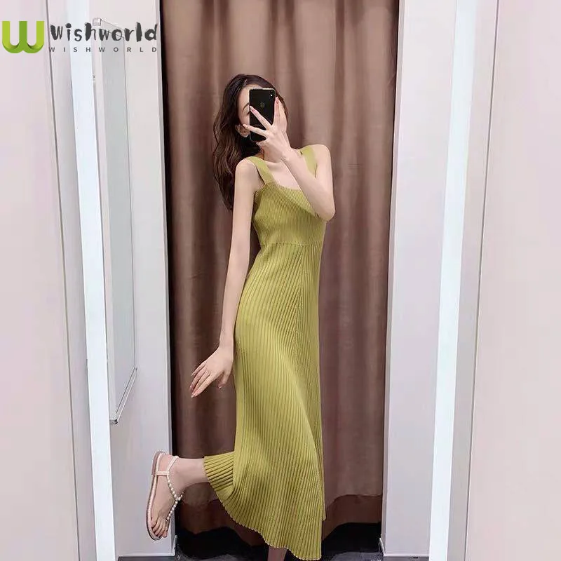 

The New 2022 Knitting Skirt with Shoulder-straps Chun Xia Female Over-the-knee Words Show High Cultivate One's Morality Dress
