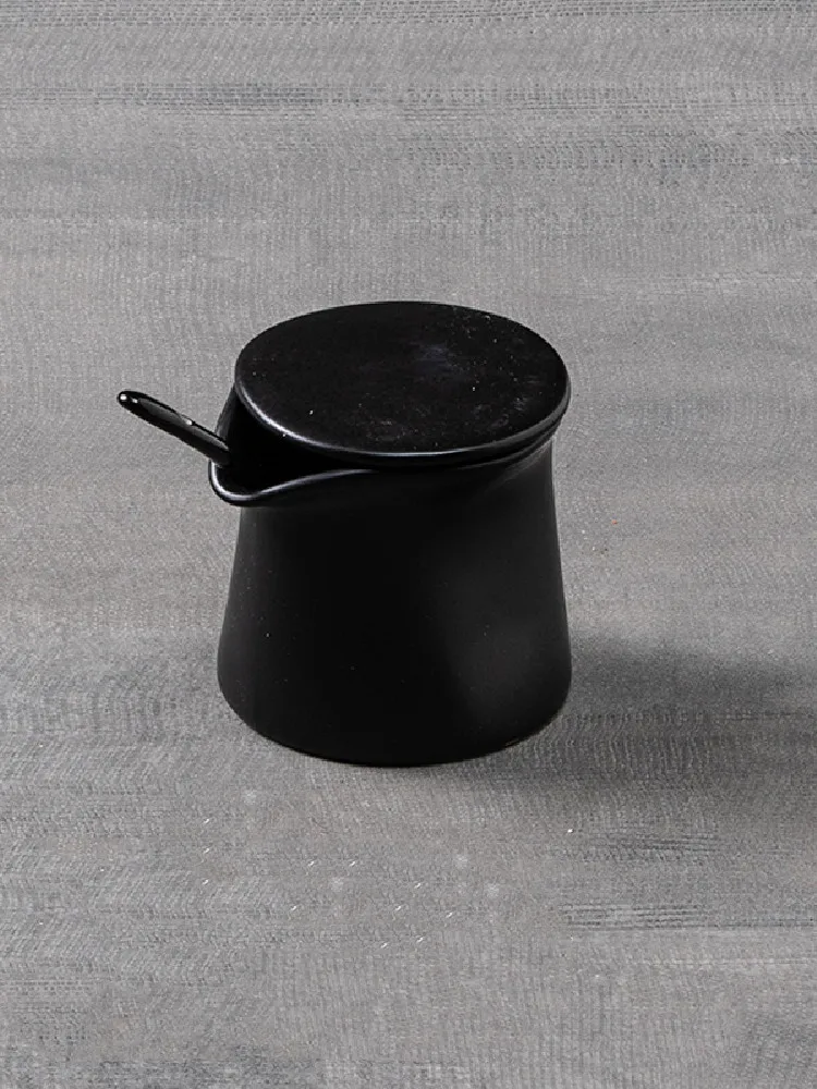 

Креативная керамическая банка для приправ в скандинавском стиле, черный контейнер для соли, перца, контейнер, банка для специй с крышкой, са...