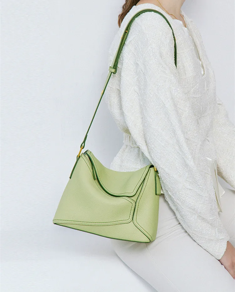 

2022 Summer New Single Shoulder Messenger Women's Bag Soft Leather Splicing Geometric Large Capacity Bag Women's Bag