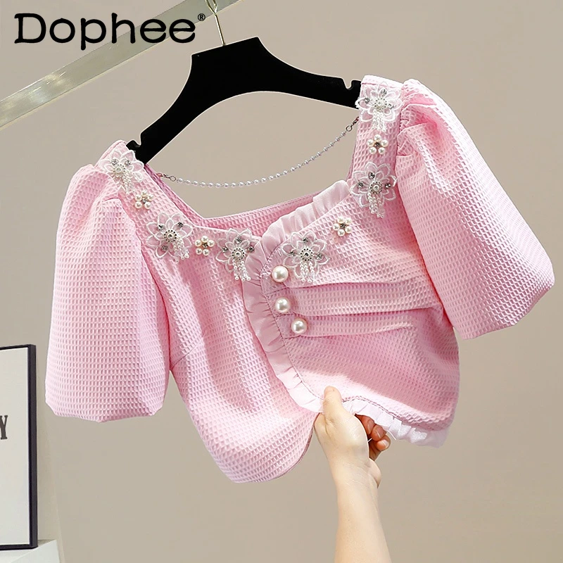 

2022 Summer Beads Diamond Sweet Flowers Shirts Woman New Fashion Irregular Design Short Lantern Sleeve Top Pink White