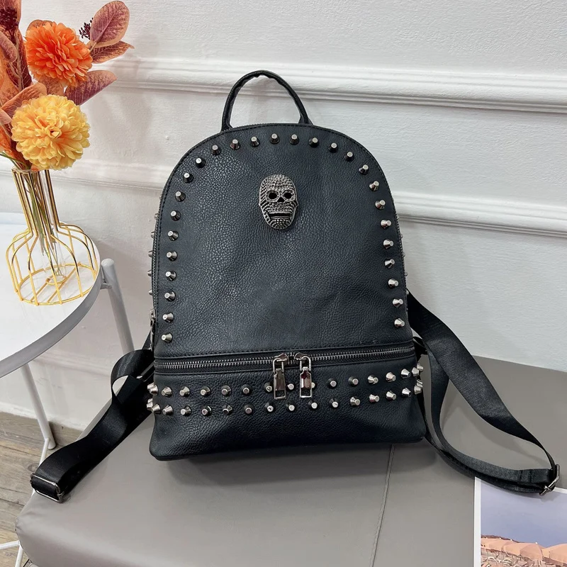 

Large Capacity Backpack Unisex Skull Daypack Black Pu Leather Travel Bag Punk Rivet Laptop mochila feminina backpack