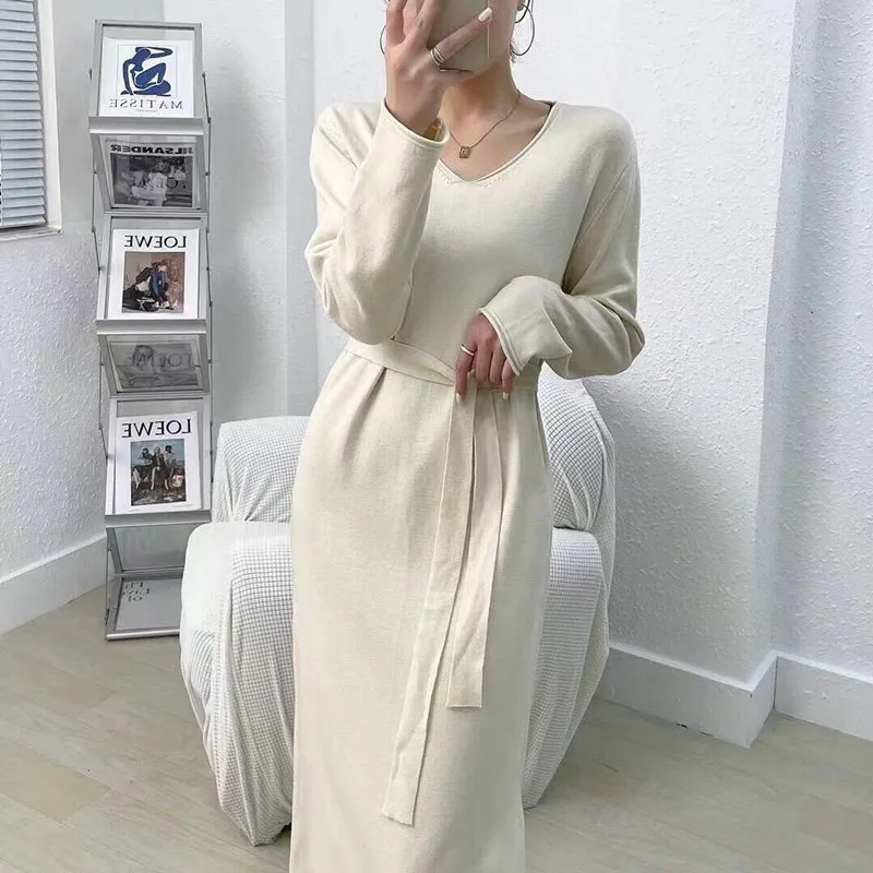 

women's autumn and winter V neck long sleeve knitted dress