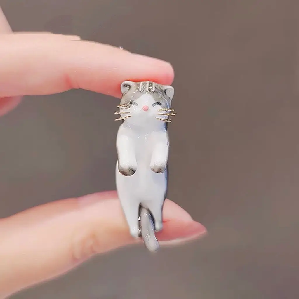 

Fashion Cute Gray Cat Cartoon Brooch for Woman Three-dimensional Gray Cat Enamel Pin 2023 New Jewelry Charm Gift Young Girls