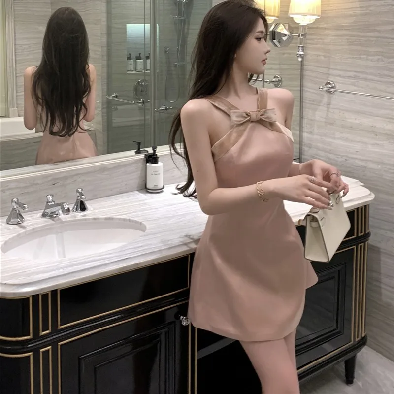 Корейское сексуальное платье на бретельках для женщин 2024 новое зимнее атласное
