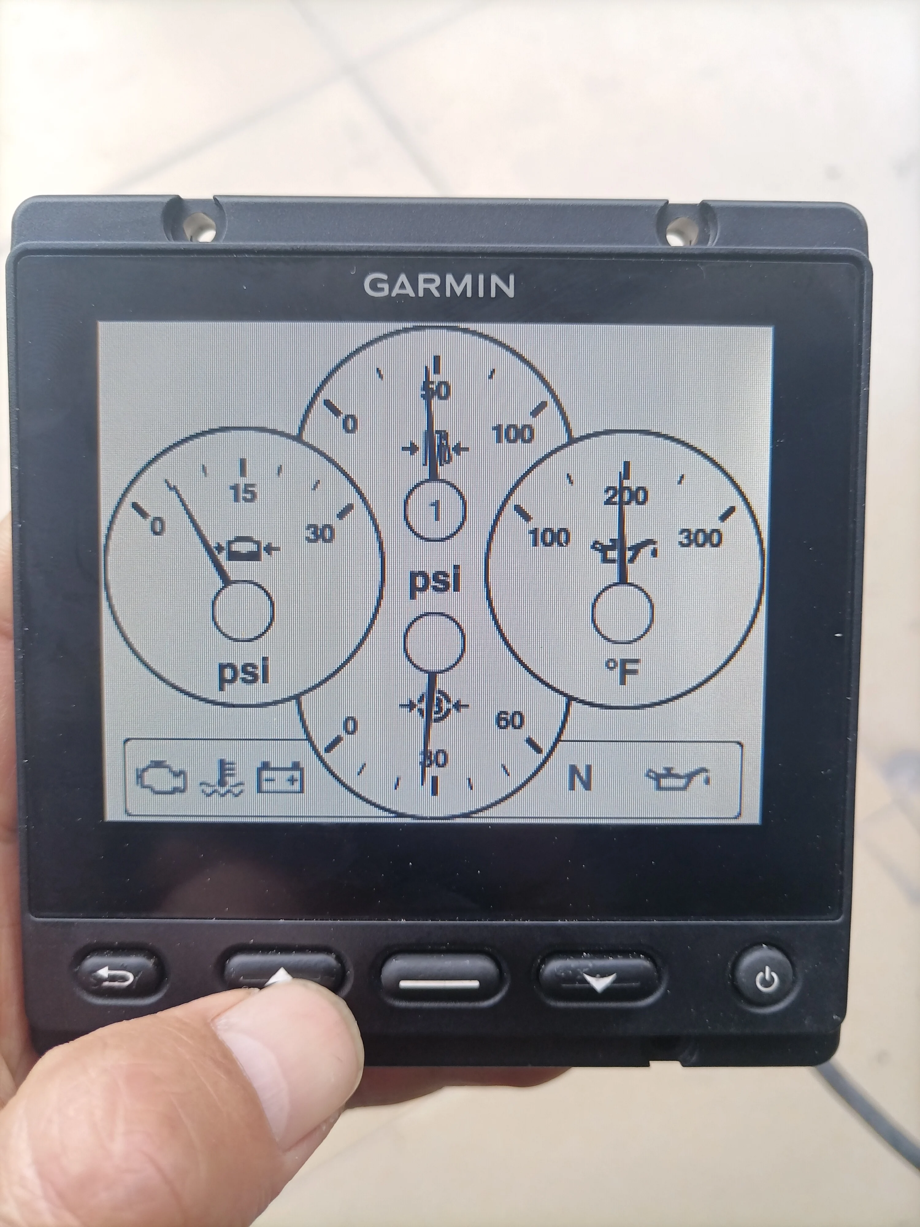 Ceny Wyświetlacz GARMIN GMI 20 Marine Instrument Wielofunkcyjna Wyświetlacz Cyfrowy Pokazuje Głębokość, Prędkość, Dane Wiatru Gps