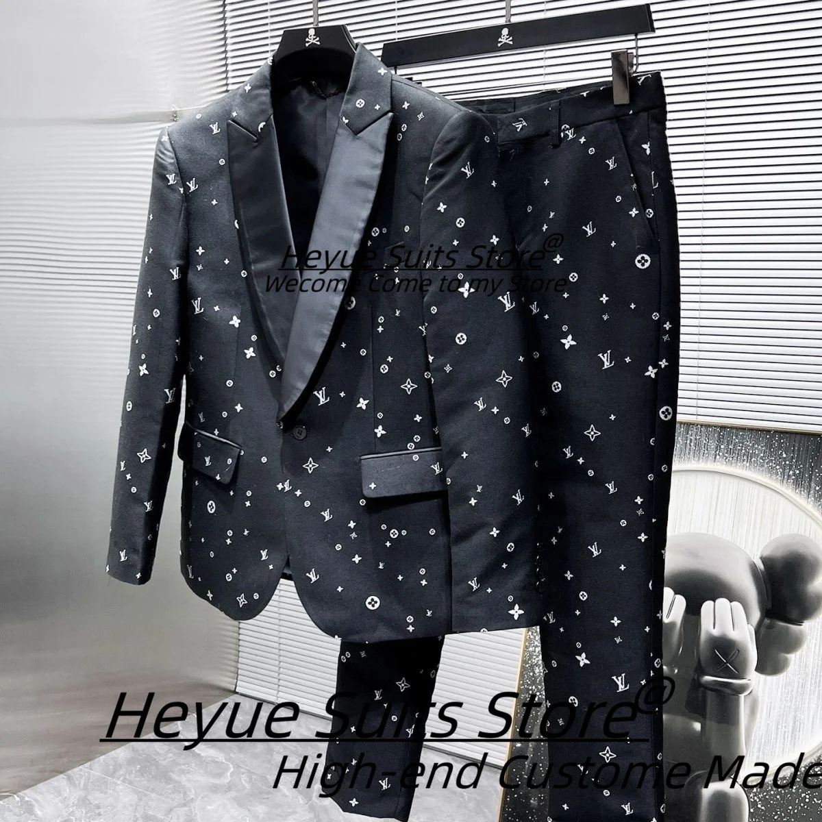 Роскошные черные красивые мужские костюмы облегающие из двух предметов блейзеры