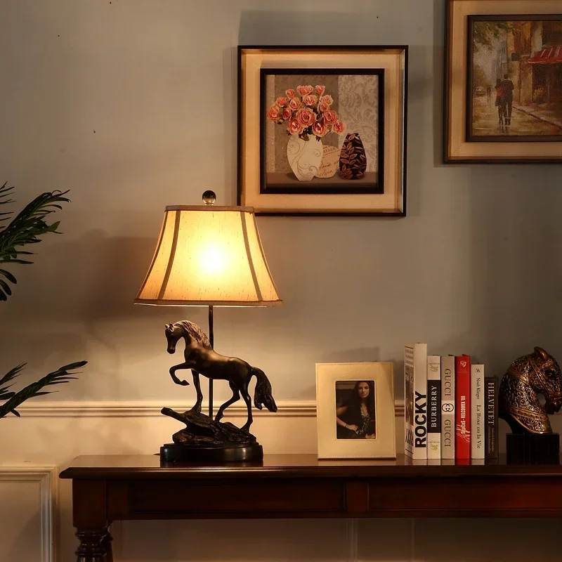 Ретро полимерная настольная лампа dark horse для спальни домашний декор прикроватная