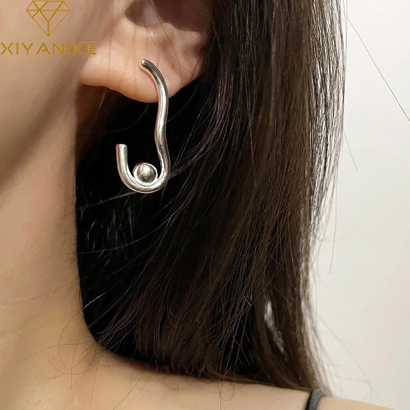 

DAYIN Cool Asymmetrical Ball Curved Piercing Earrings For Women Girl Korean Fashion New Jewelry Gift Party серьги женские