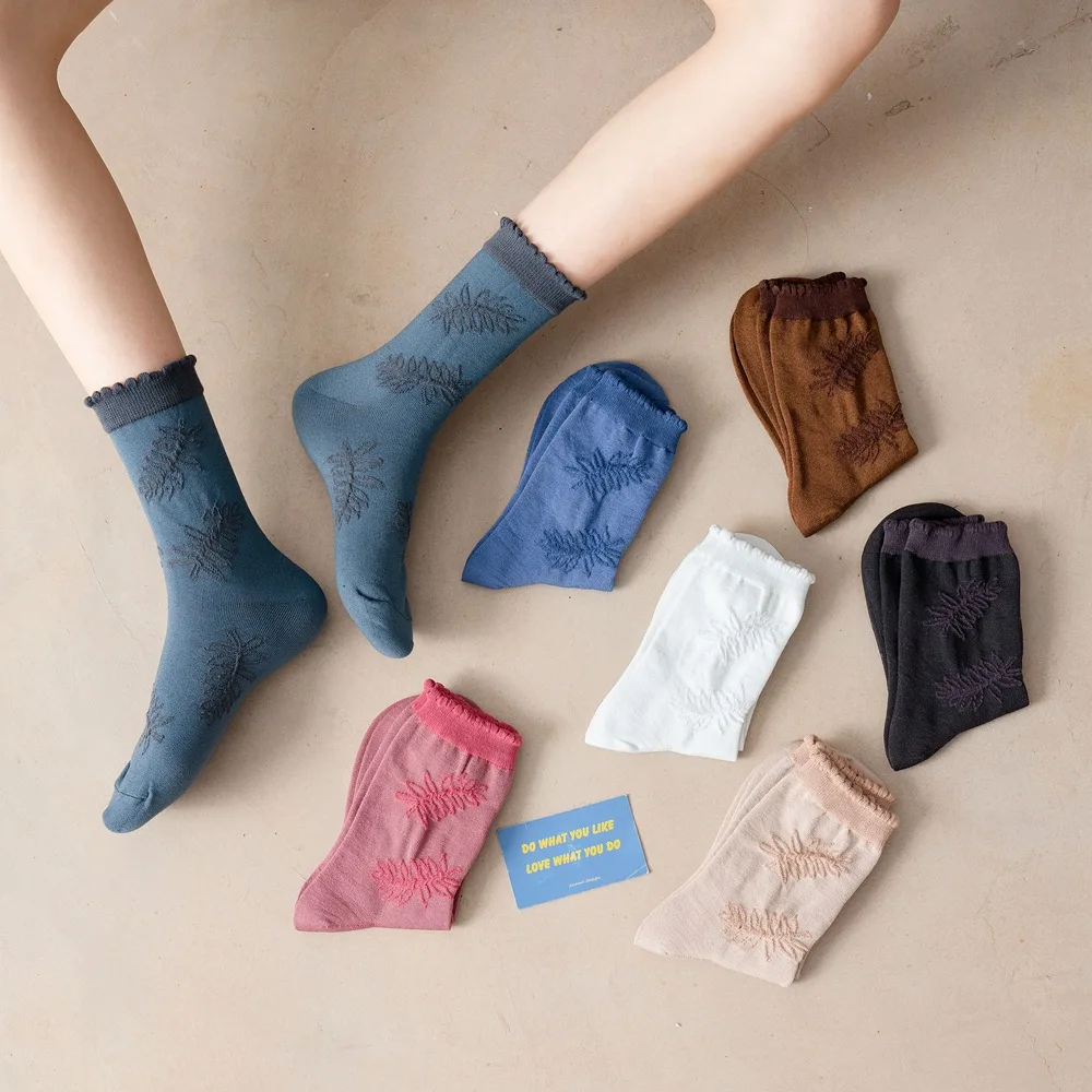 

Socks Children's Mid Tube Retro Women's Socks European and American 3D Jacquard Leaf Women's Socks Original Design Cotton Socks